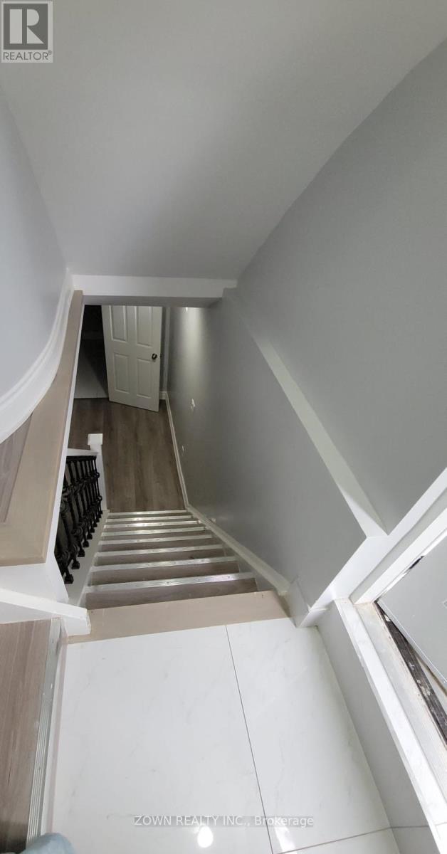 1668 Portland Court, Pickering, ON photo 2