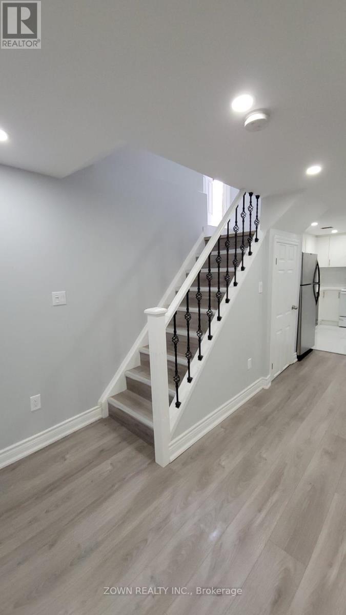 1668 Portland Court, Pickering, ON photo 3