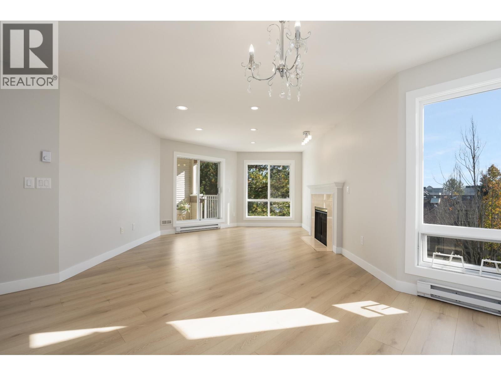 321 7453 MOFFATT ROAD, Richmond