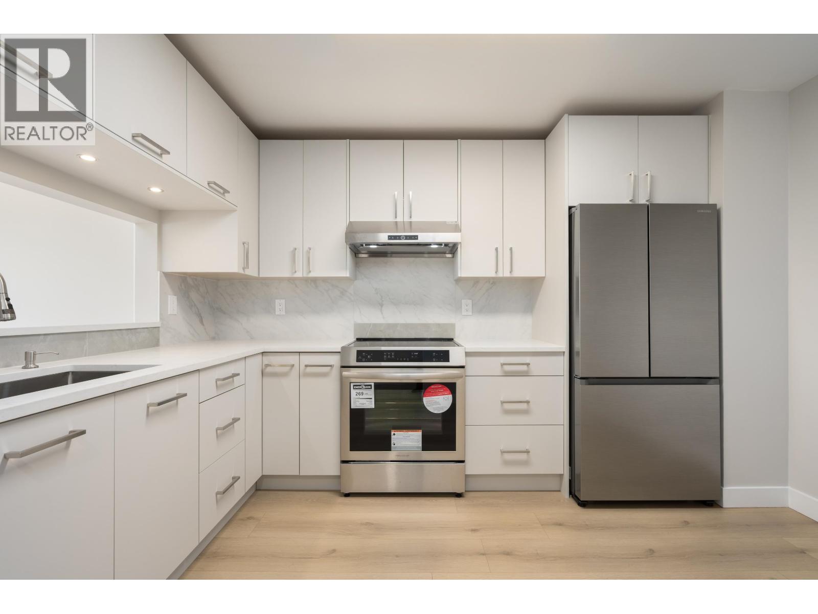 321 7453 MOFFATT ROAD, Richmond - Image 1