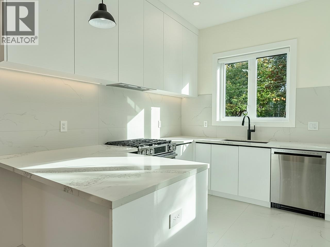 2 5337 ELSOM AVENUE, Burnaby - Image 1
