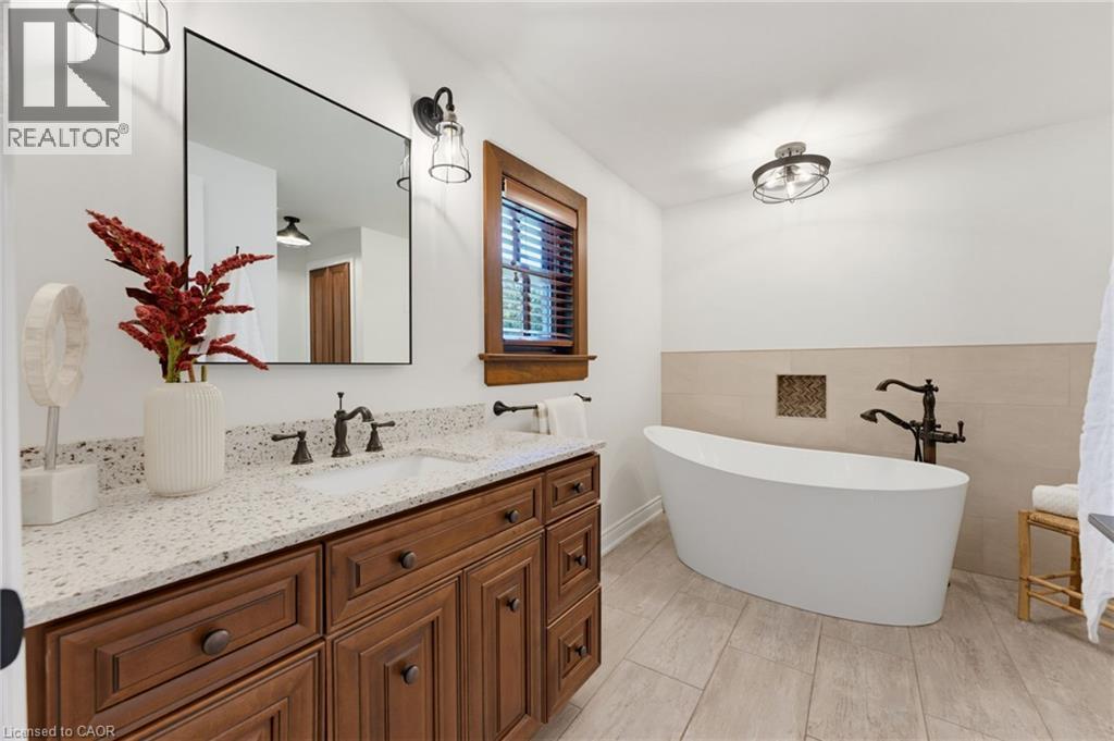 212 8TH CONCESSION Road E - 18