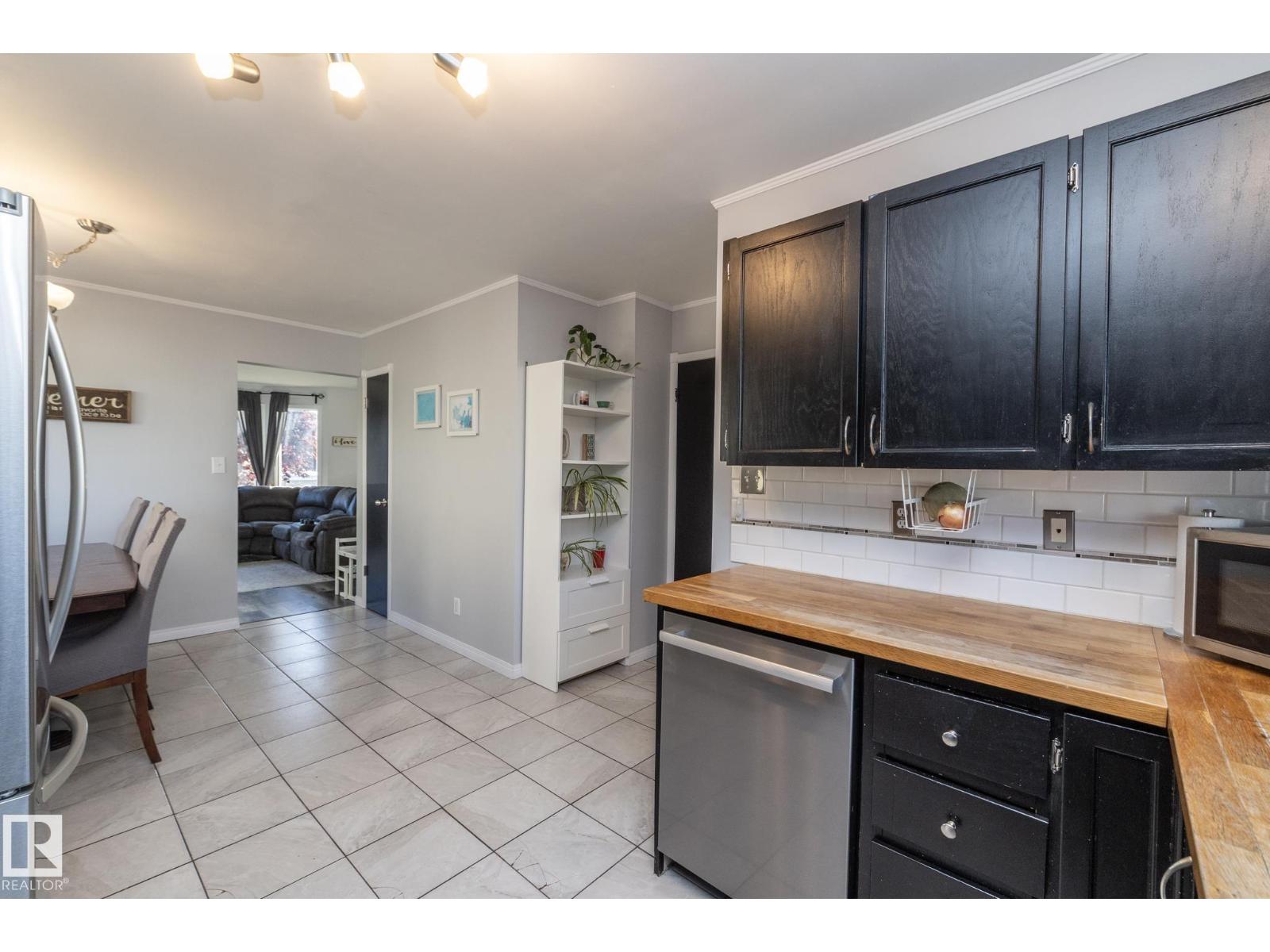 5026 52 ST - Image 8