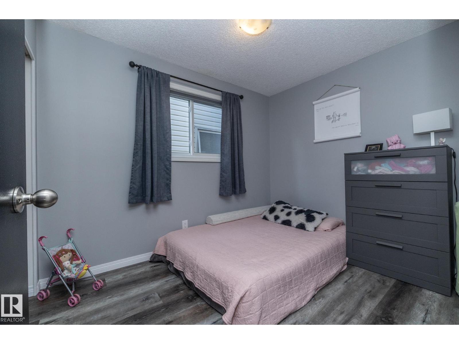 5026 52 ST - Image 12