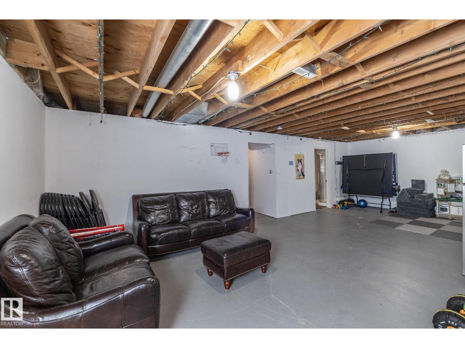 5026 52 ST - Image 16