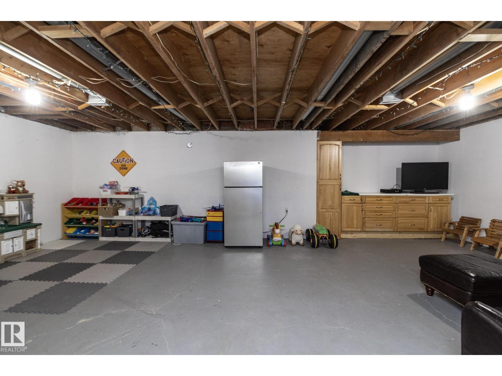 5026 52 ST - 18