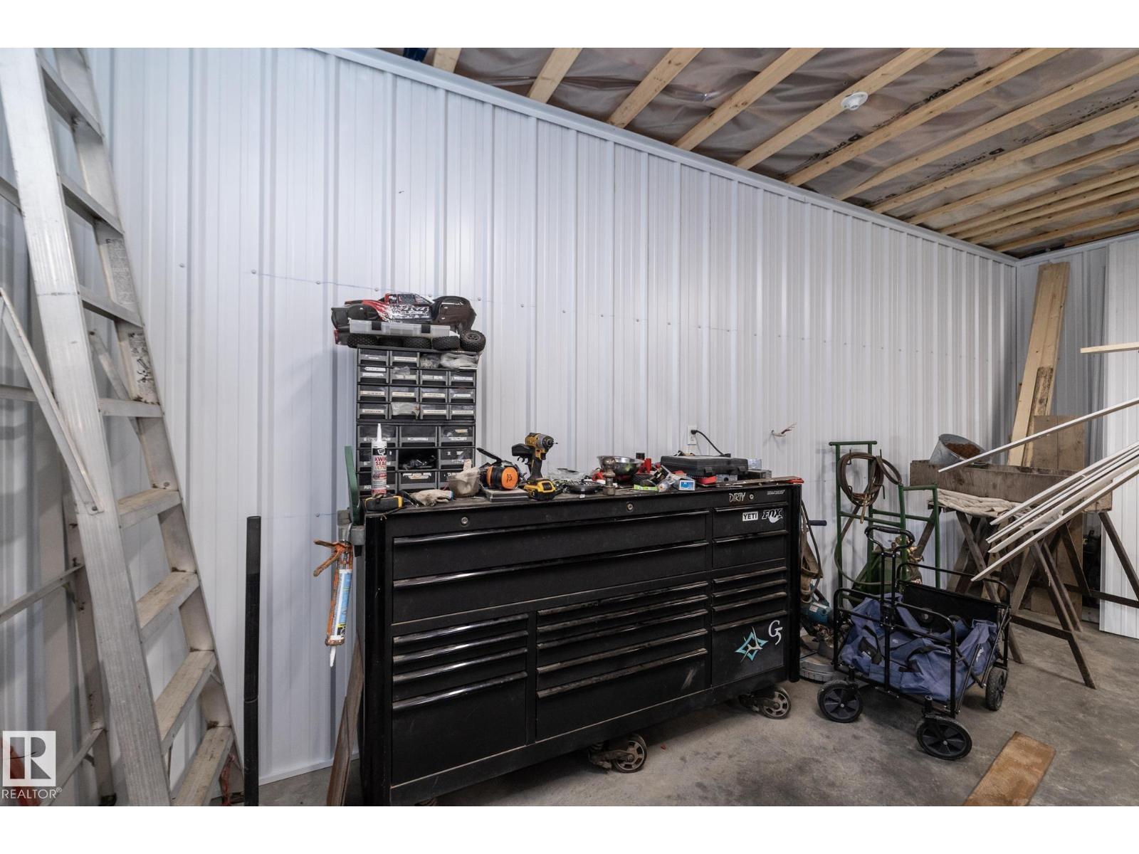 5026 52 ST - Image 24