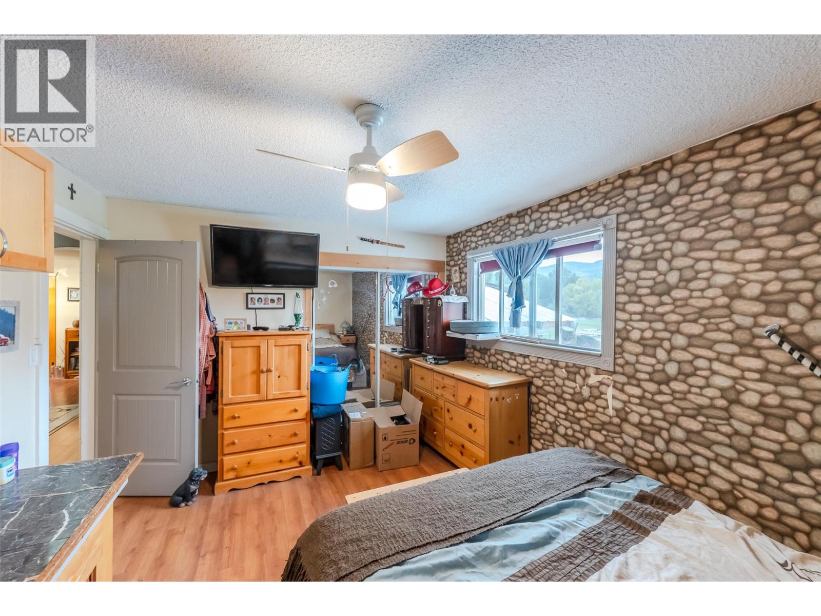 5467 Sawmill Road, Oliver