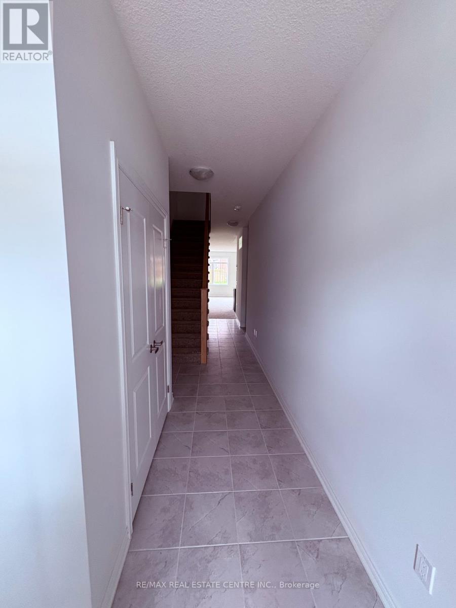 8 ELITE CRESCENT, Haldimand — photo 2