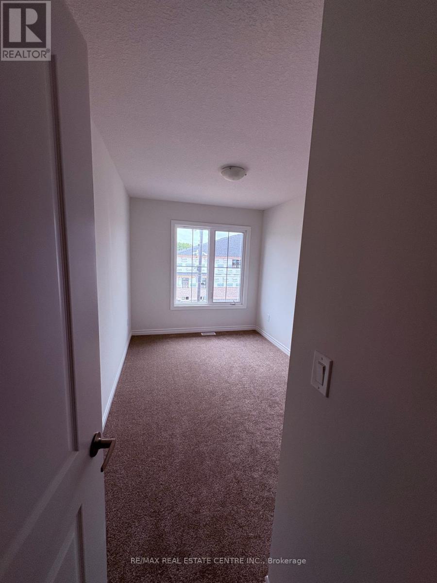8 ELITE CRESCENT, Haldimand — photo 3