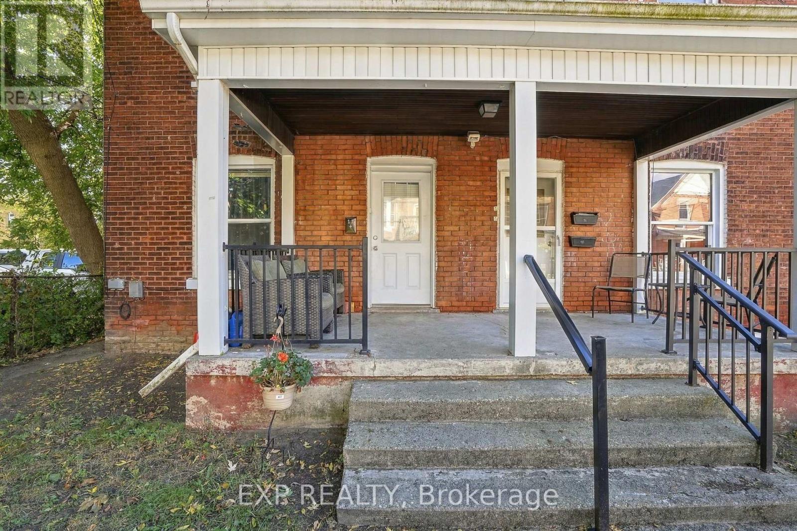 11 HART STREET, Brant (Brantford Twp) — photo 2