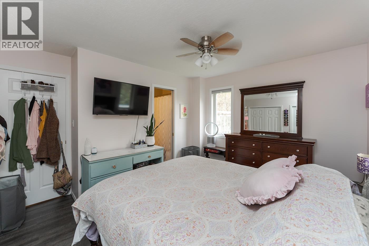 Photo 8 of 20 — 5556 LEHMAN STREET · Prince George, BC