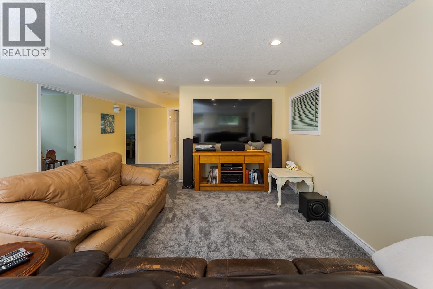 Photo 12 of 20 — 5556 LEHMAN STREET · Prince George, BC
