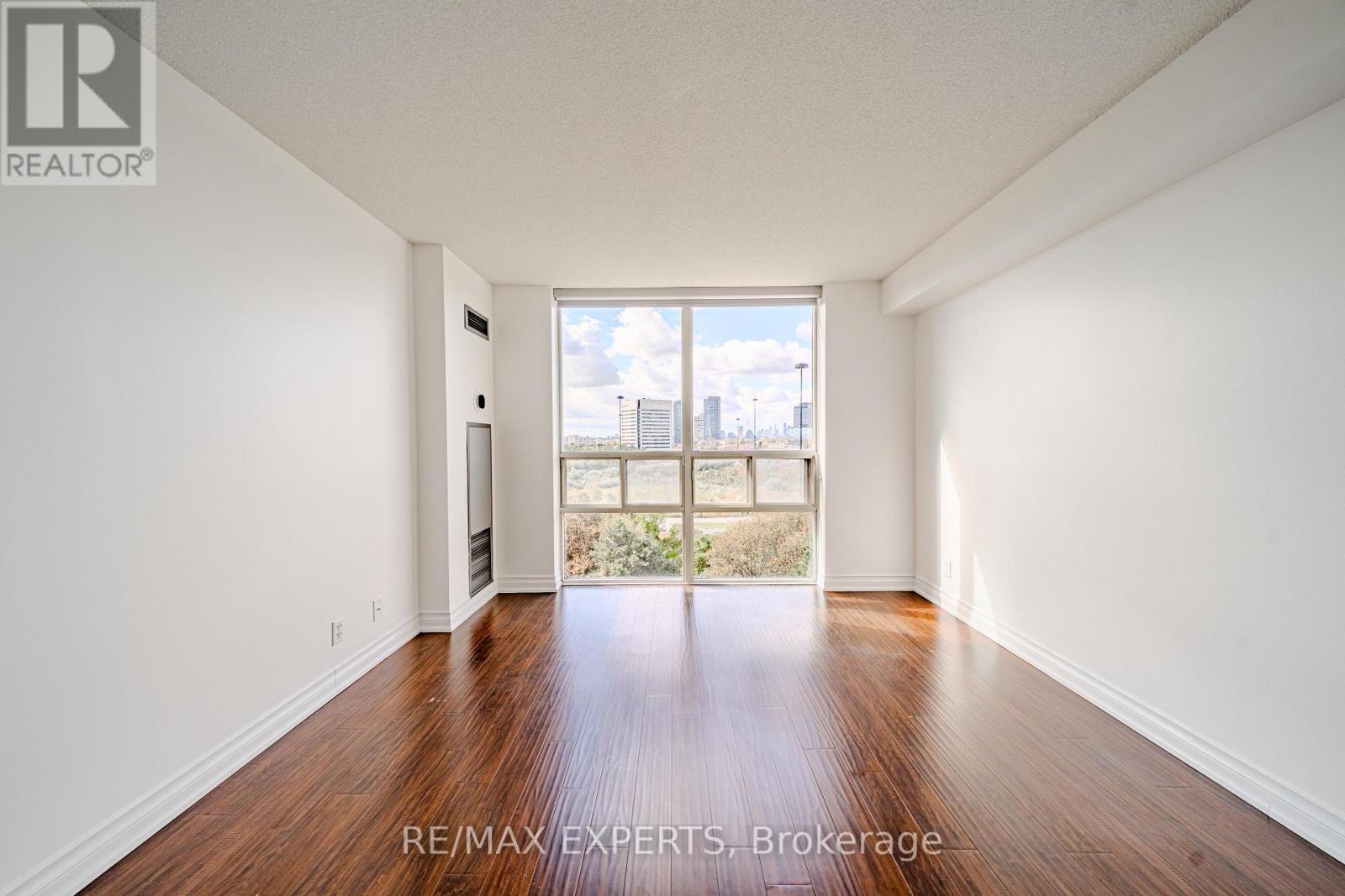#802 215 WYNFORD DRIVE - 24