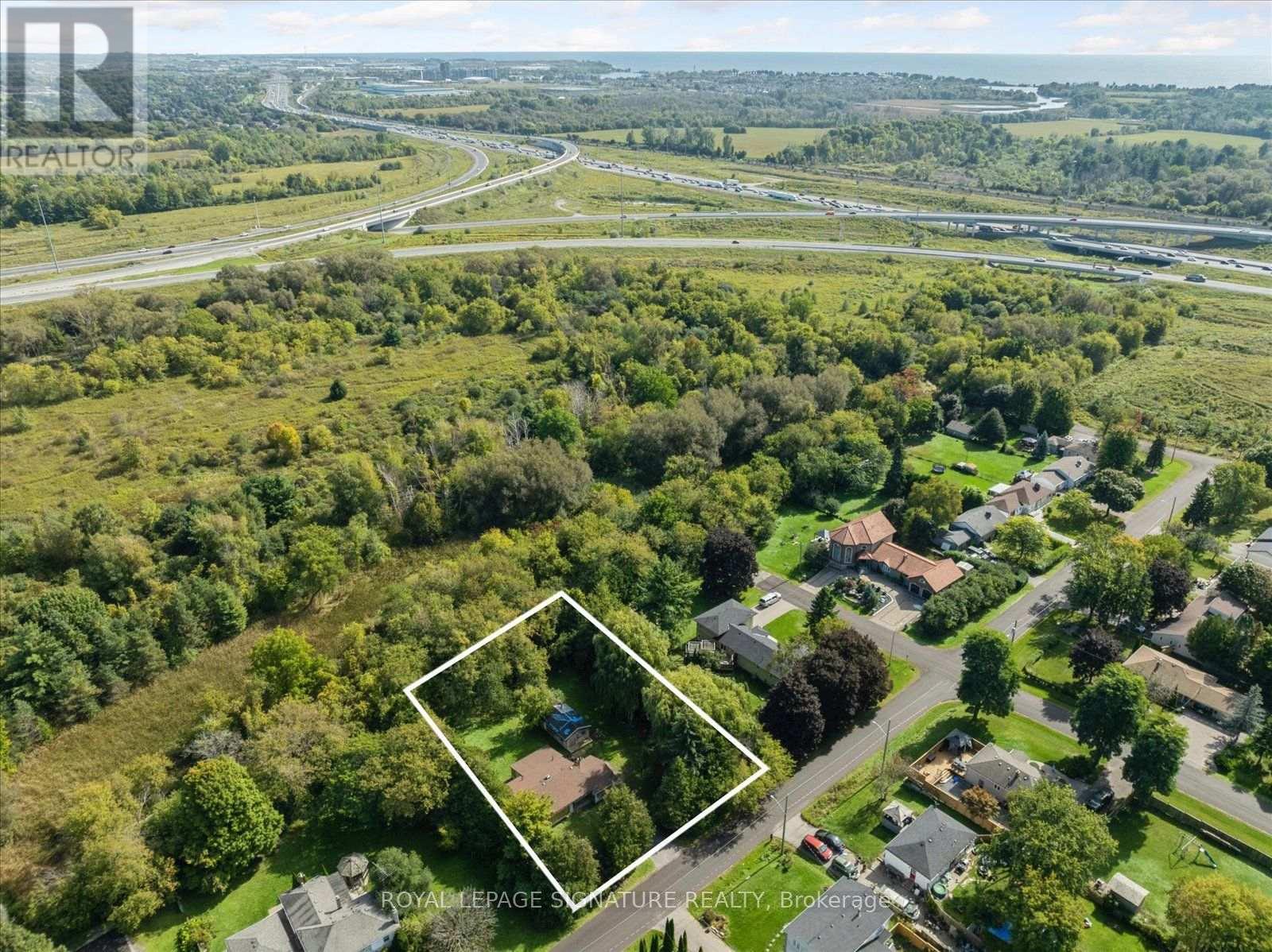 45 Queens Road, Whitby, ON photo 2
