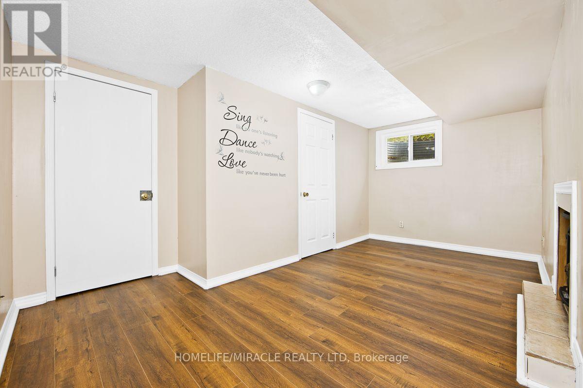 151 BAYVIEW DRIVE - 21