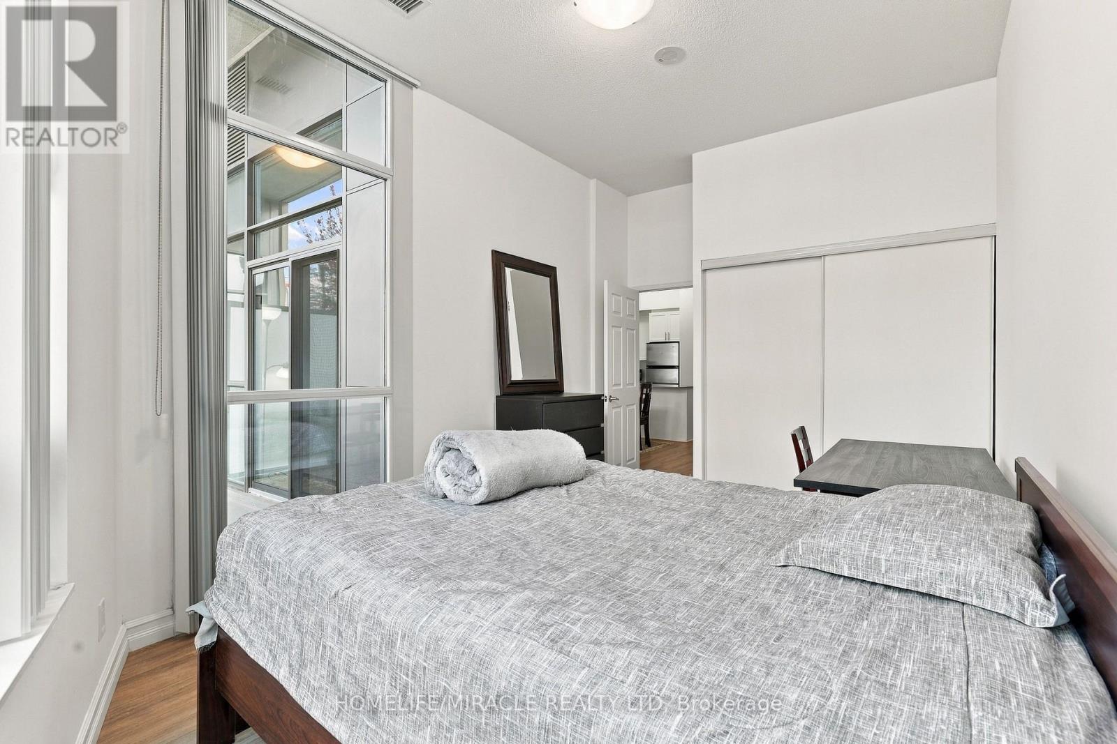 35 Hollywood Avenue — photo 12