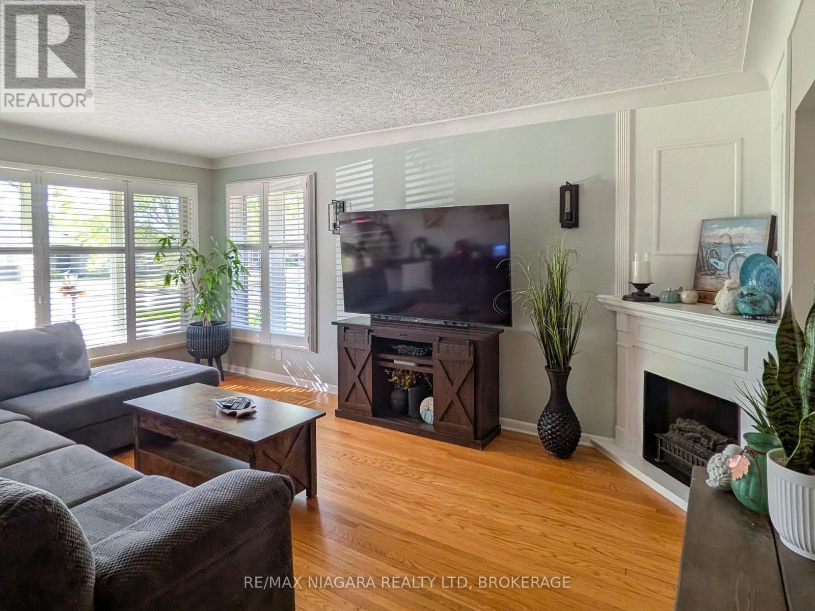 8610 FURLONG AVENUE - 5