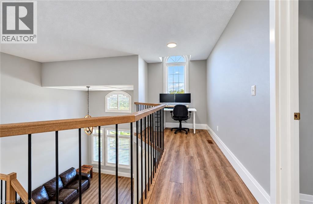 102 SCHWEITZER Crescent - Image 27