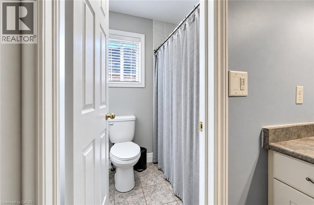 102 SCHWEITZER Crescent - Image 32