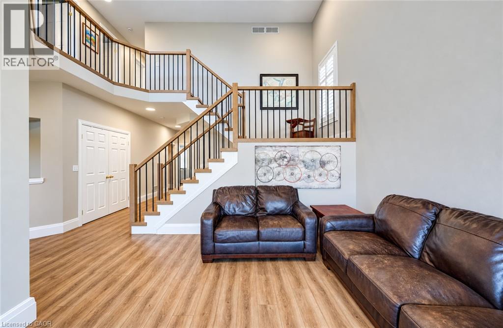 102 SCHWEITZER Crescent - Image 6