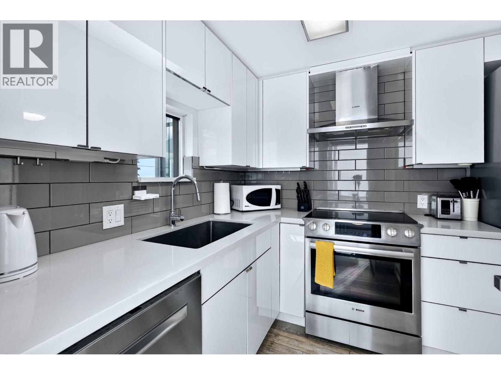 Photo of 506 1166 MELVILLE STREET 31