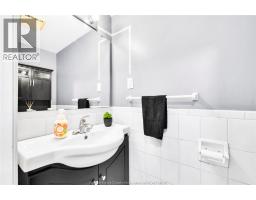 6214 Thornberry, Windsor, ON N8T3A3 Photo 12