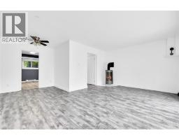 6214 Thornberry, Windsor, ON N8T3A3 Photo 10