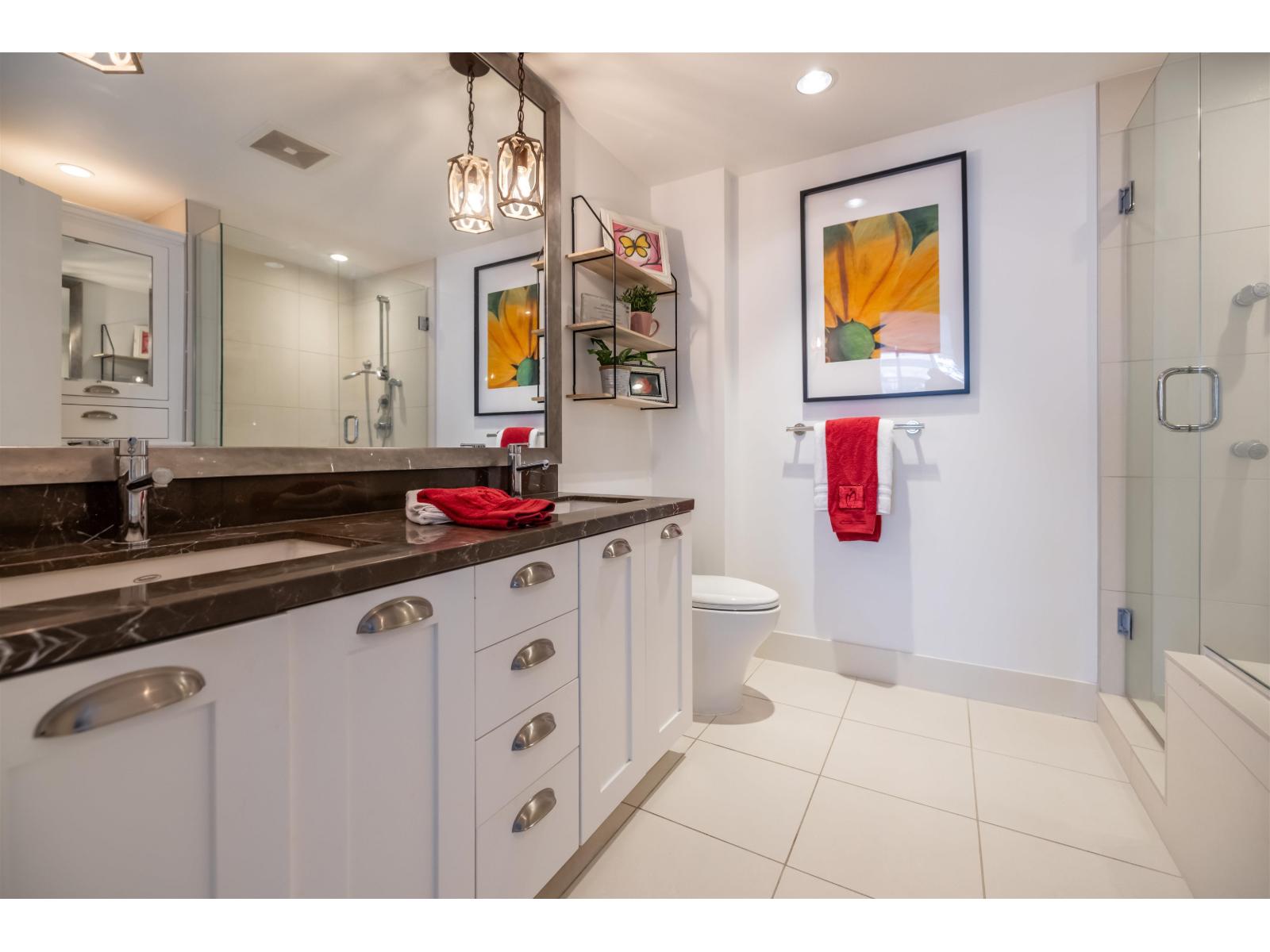 204 15152 RUSSELL AVENUE, White Rock - Image 1