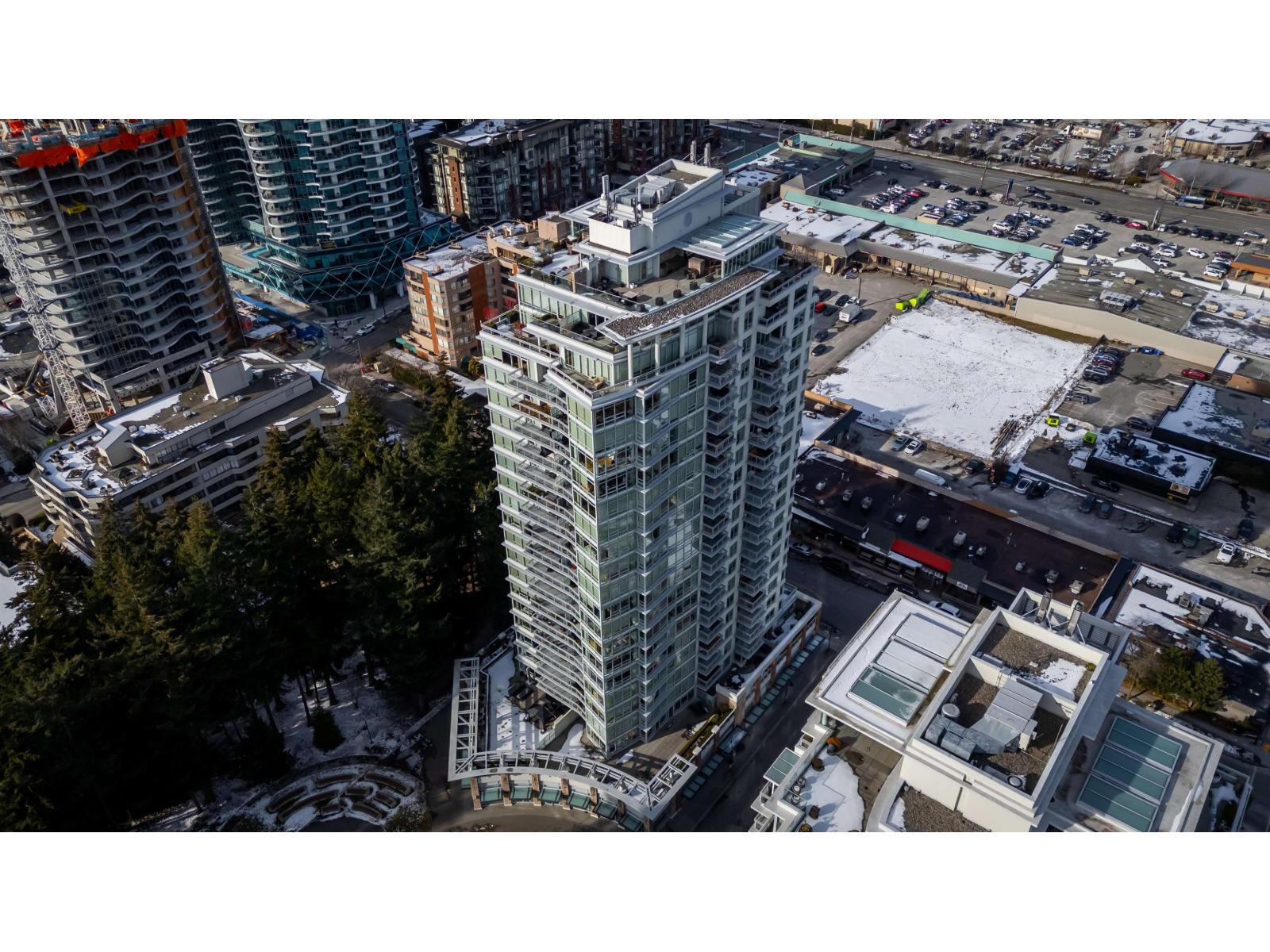 204 15152 RUSSELL AVENUE, White Rock - Image 1