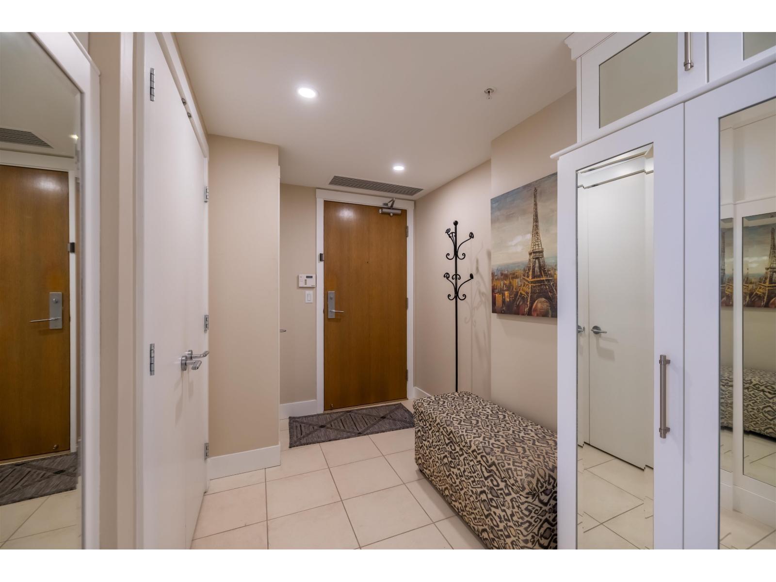 204 15152 RUSSELL AVENUE, White Rock - Image 1