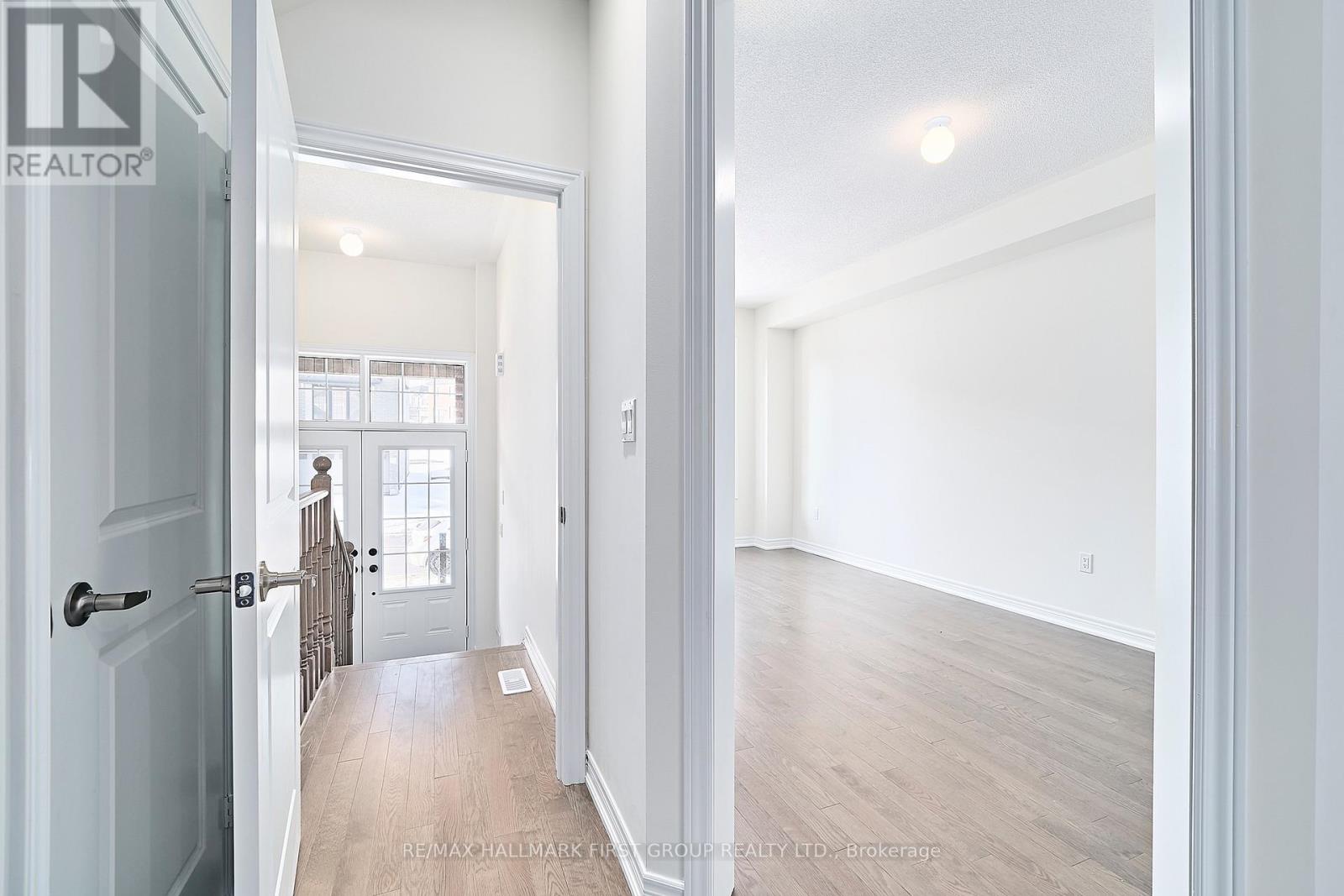 2945 Starlight Drive, Pickering, ON photo 8