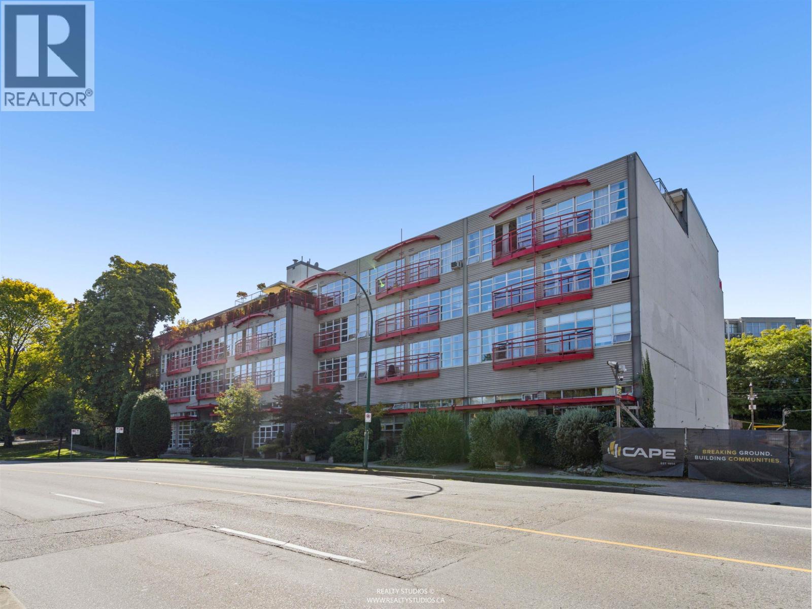 Photo of 418 350 E 2ND AVENUE 33