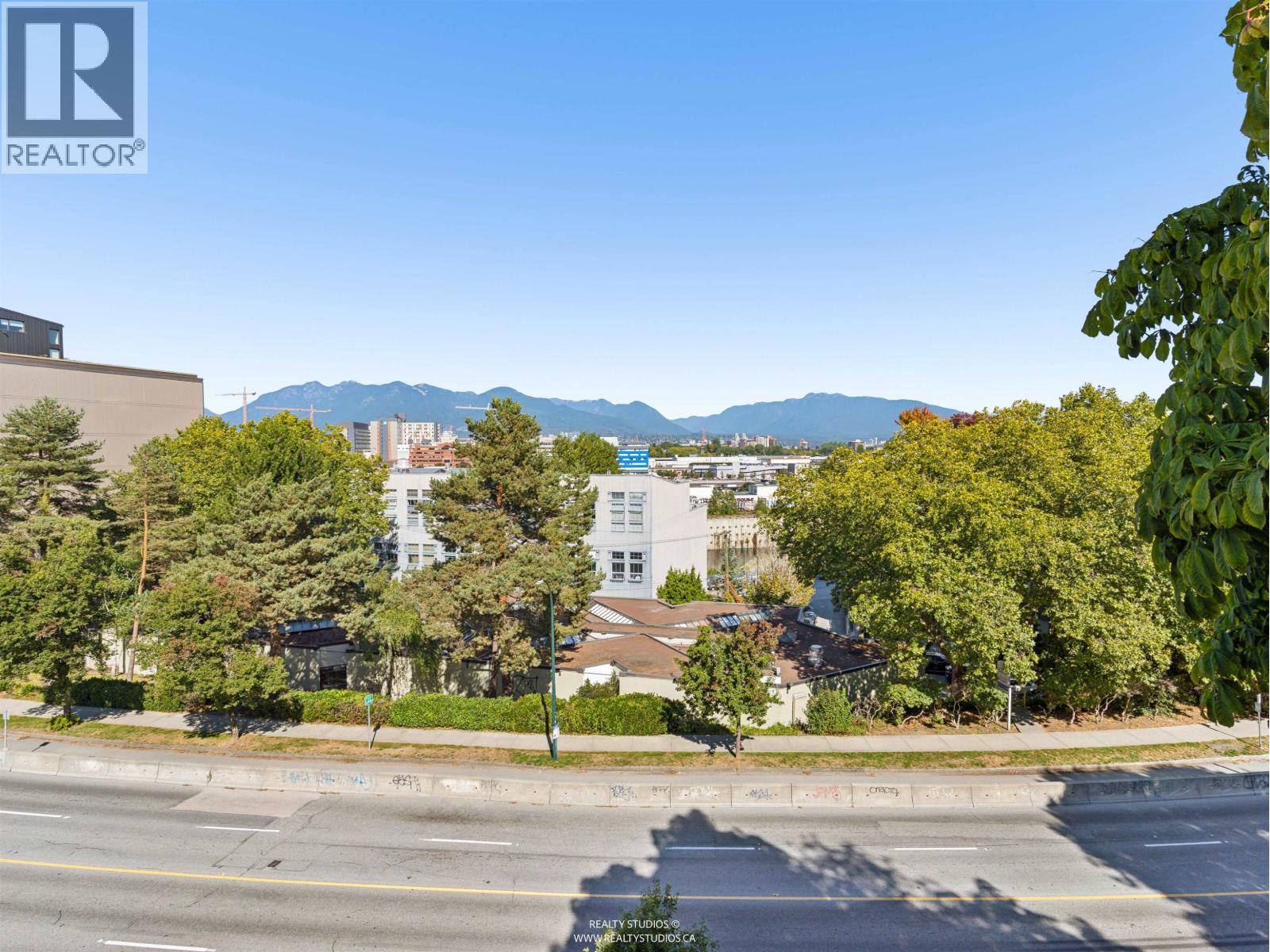 Photo of 418 350 E 2ND AVENUE 35