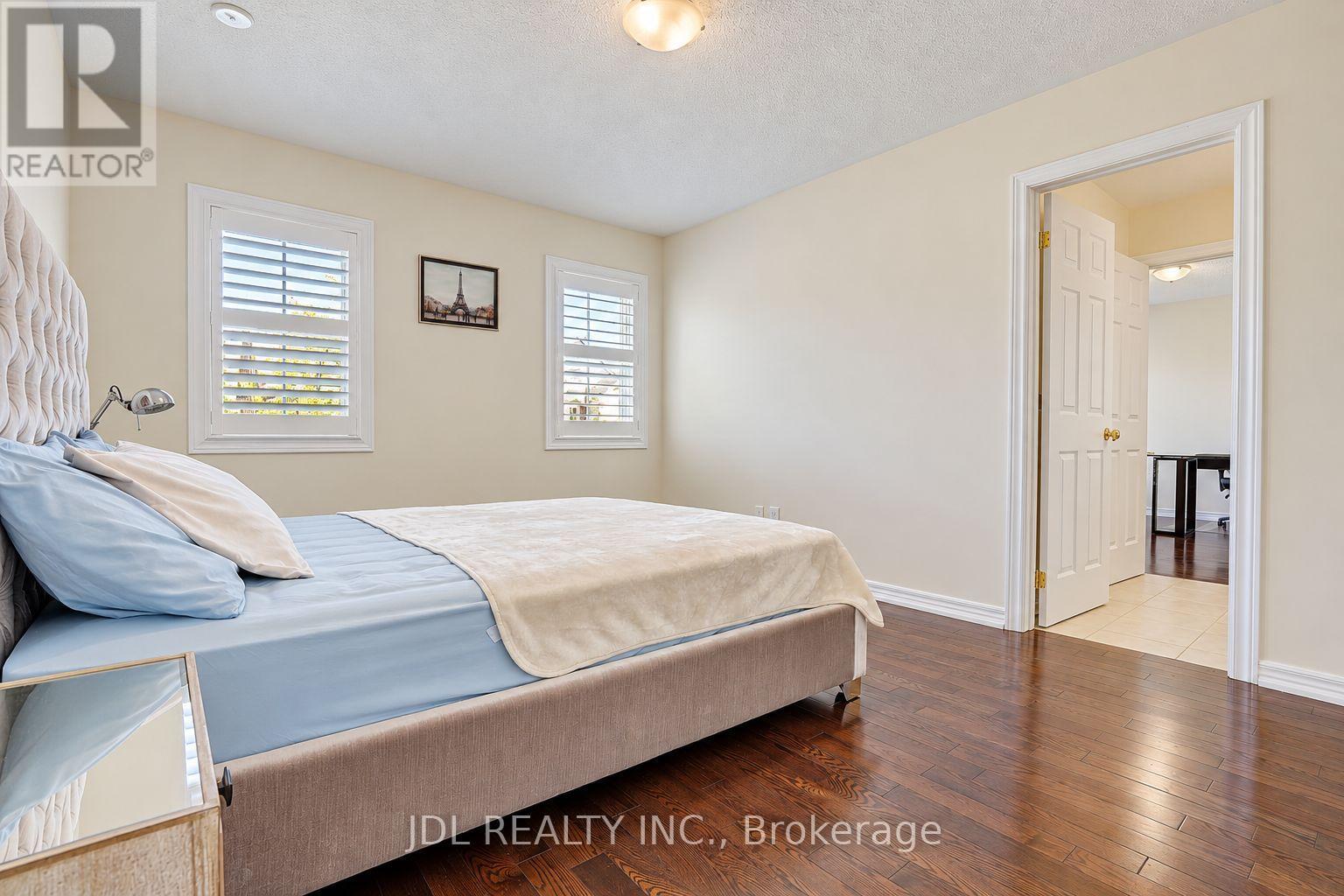 11 HERBERT WALES CRESCENT - 41
