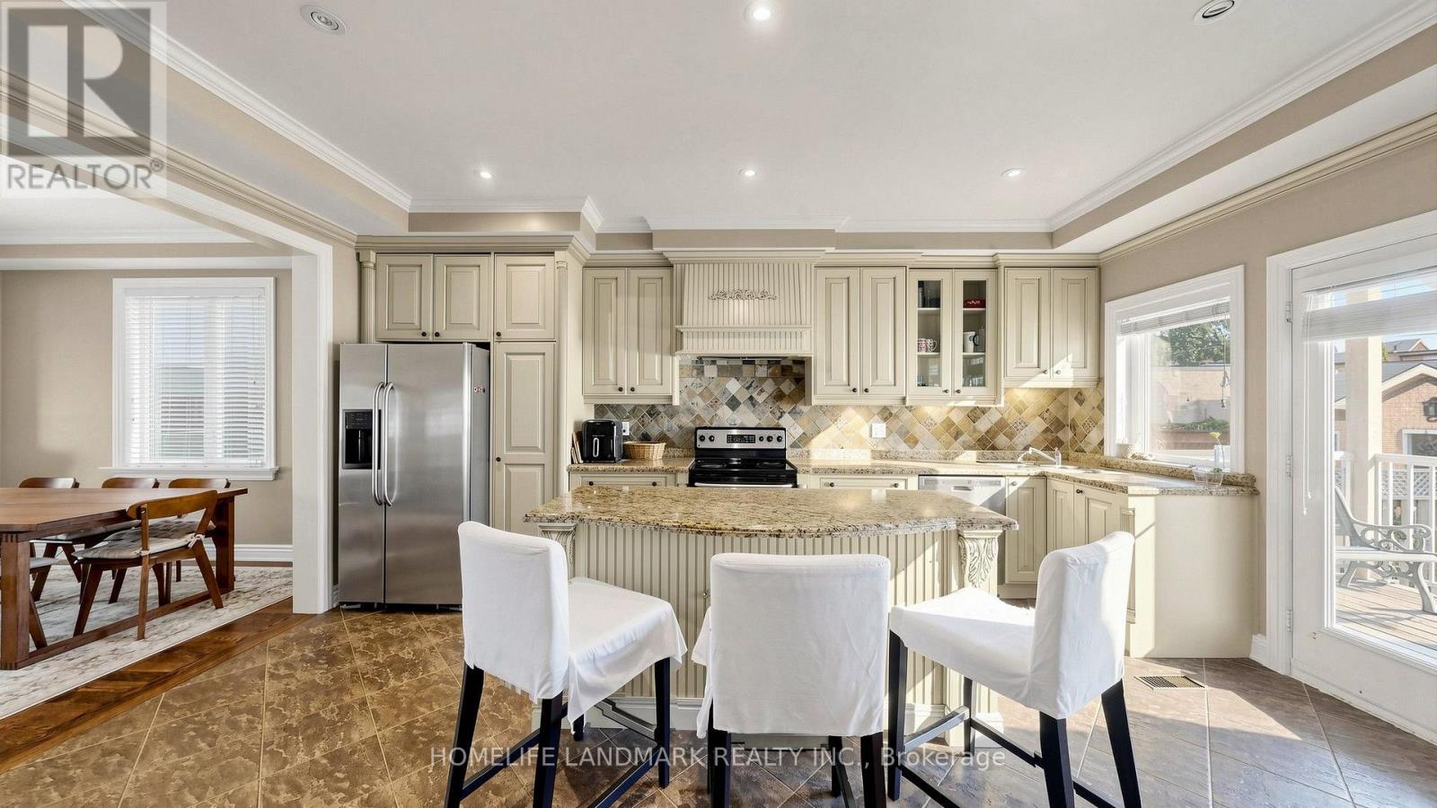 357 Bartlett Avenue North, Toronto, ON photo 14