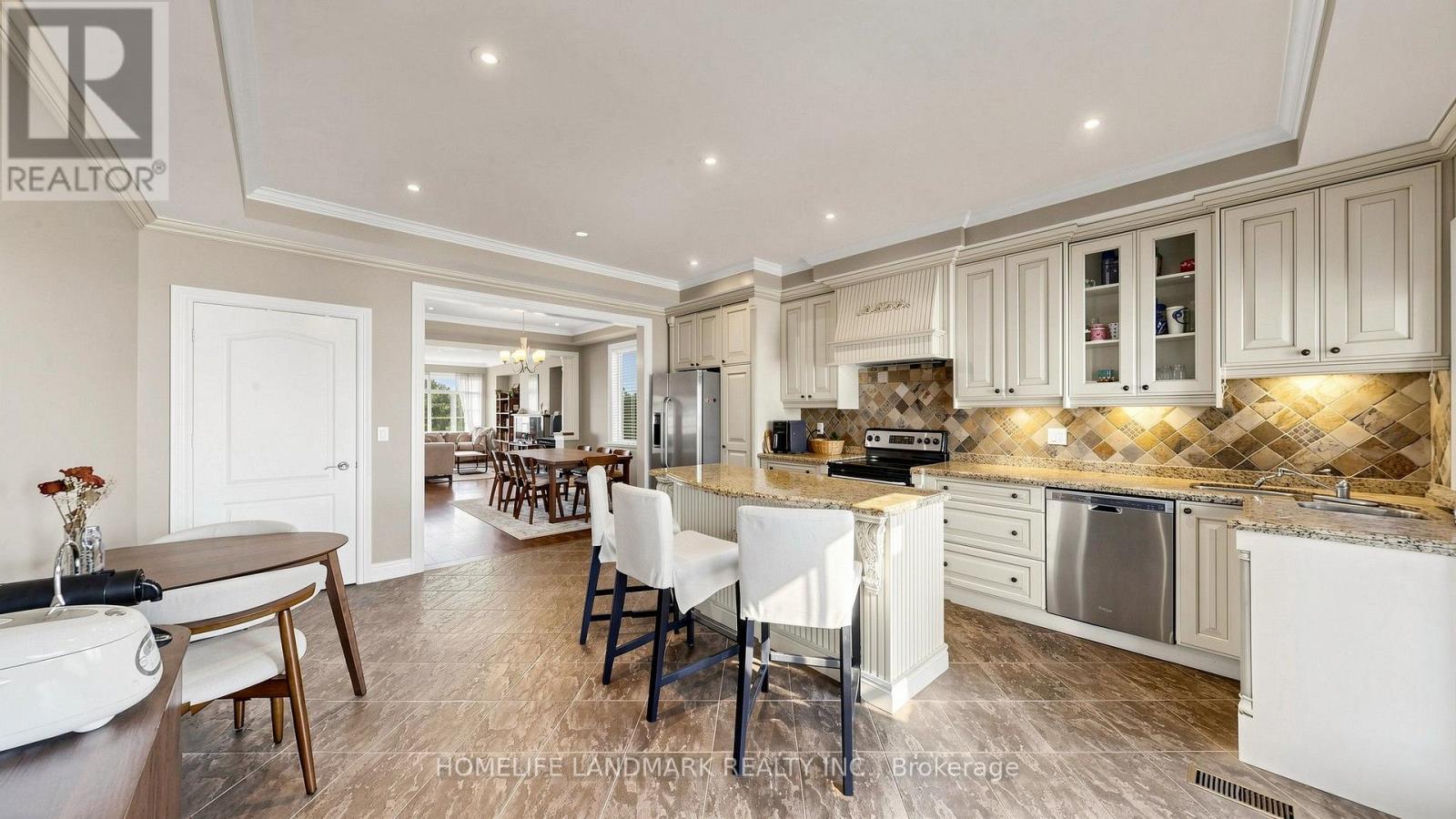 357 Bartlett Avenue North, Toronto, ON photo 15