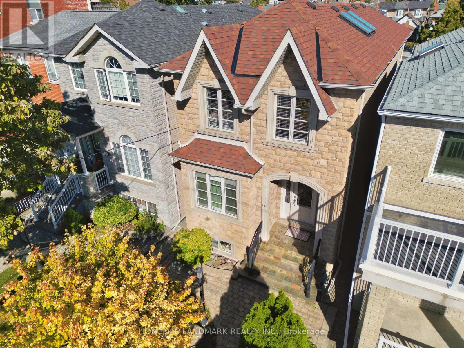 357 Bartlett Avenue North, Toronto, ON photo 2