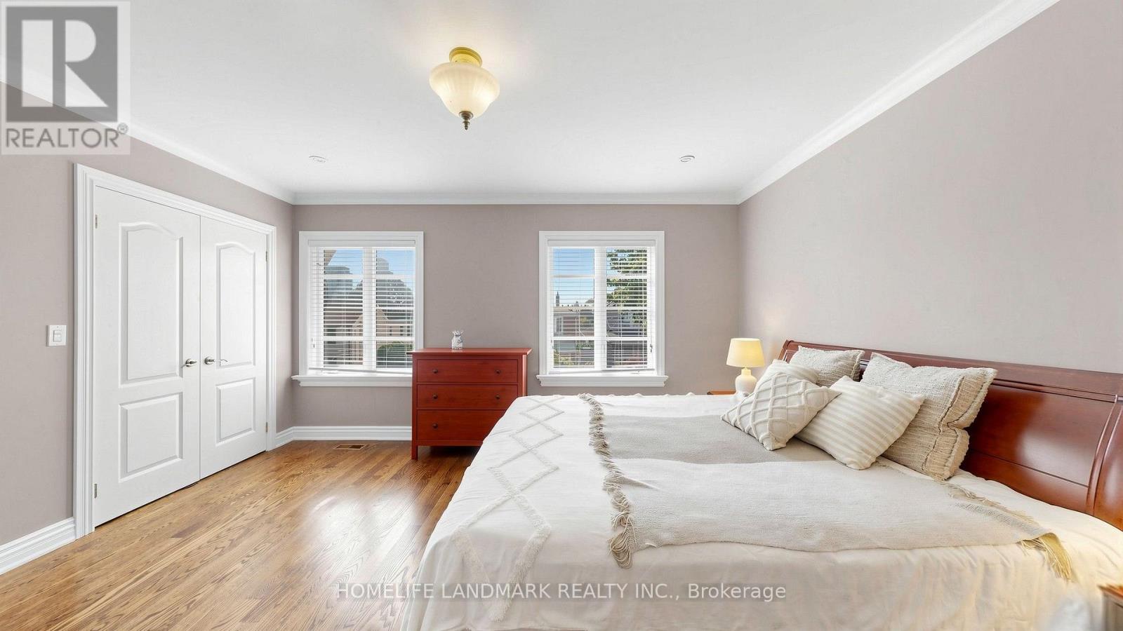 357 Bartlett Avenue North, Toronto, ON photo 22