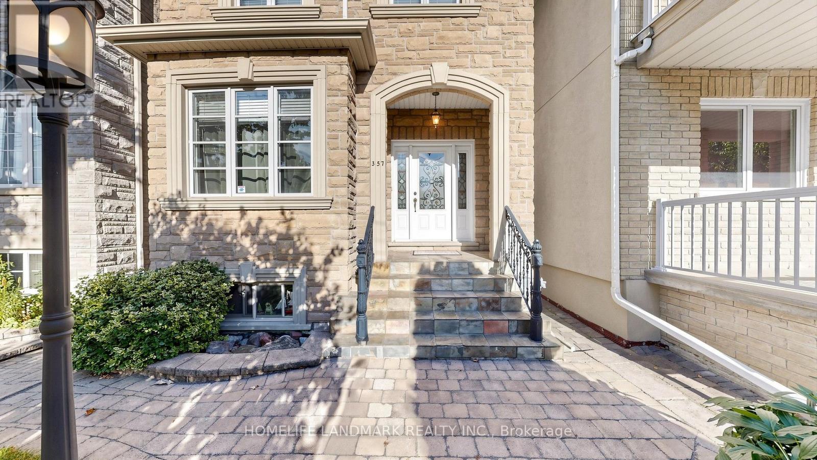 357 Bartlett Avenue North, Toronto, ON photo 3