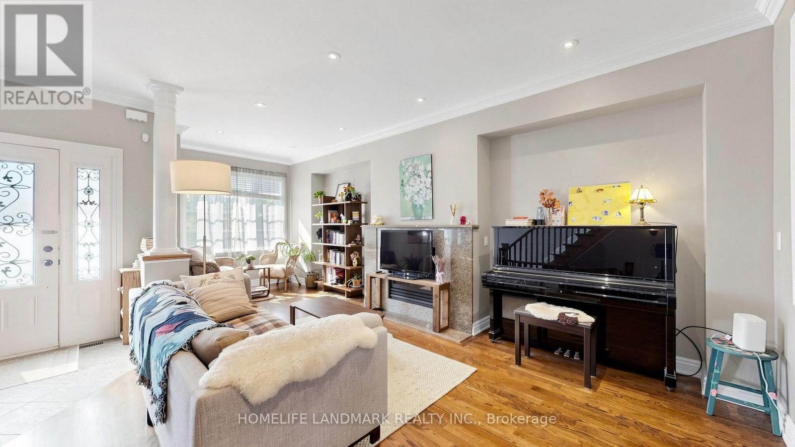 357 Bartlett Avenue North, Toronto, ON photo 6