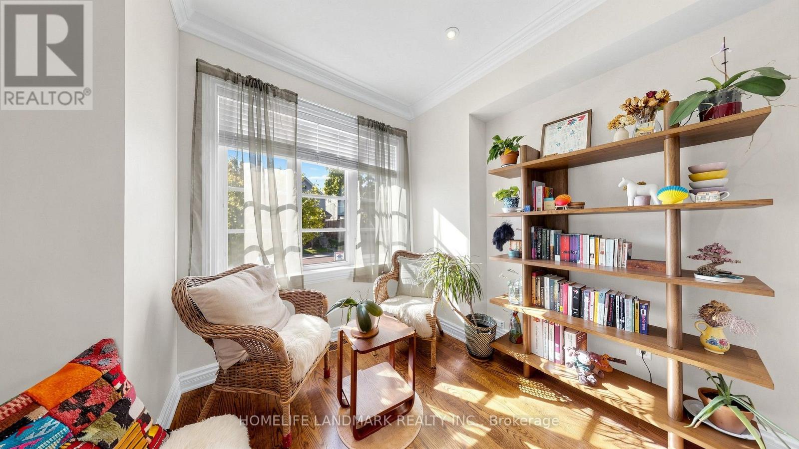 357 Bartlett Avenue North, Toronto, ON photo 9