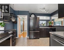 91 Winslow Crescent SW - photo 13
