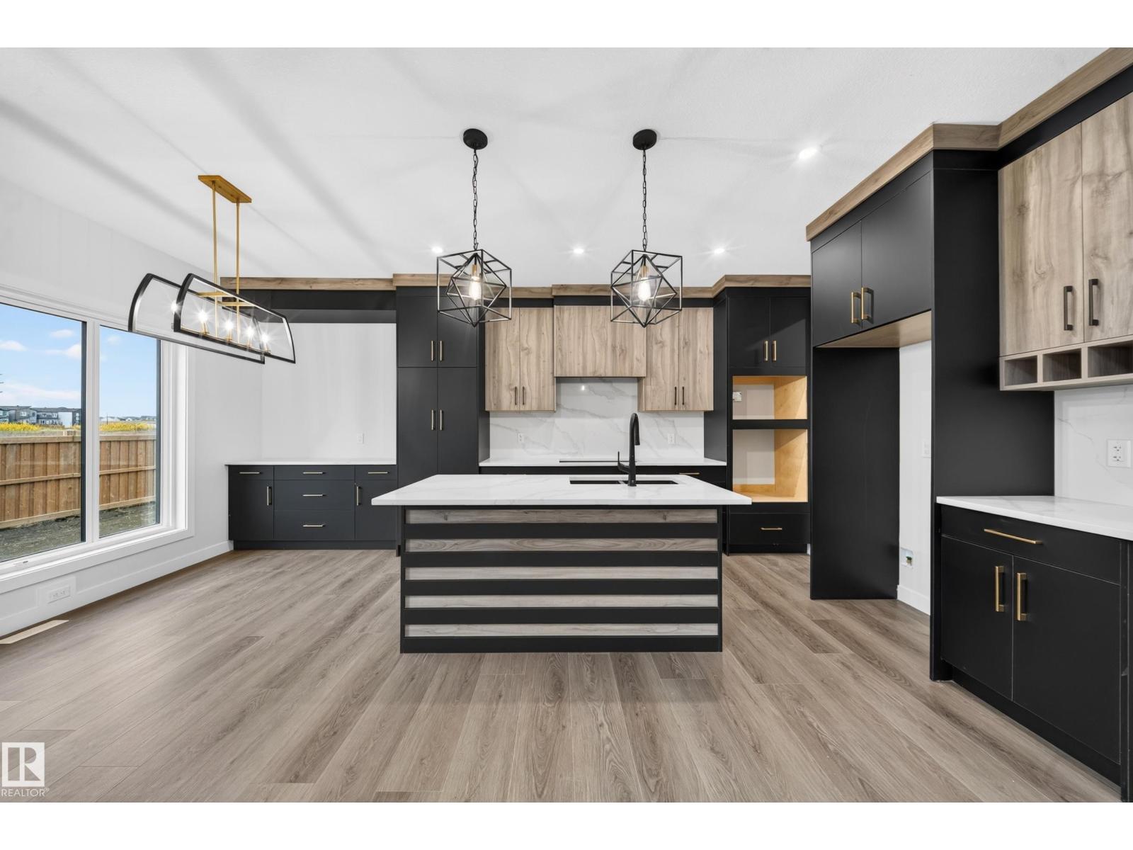 115 28 ST SW - 24