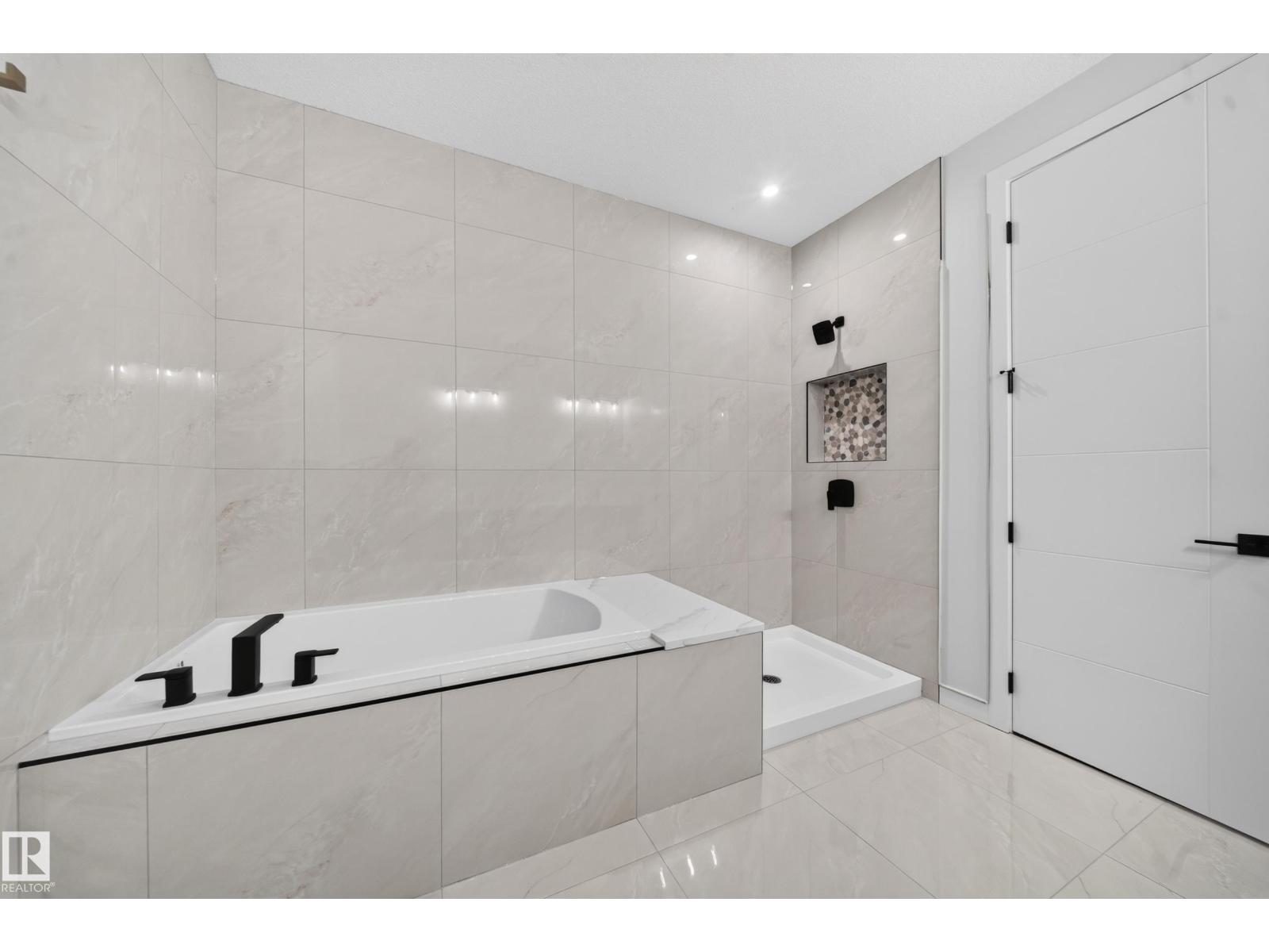 115 28 ST SW - 40