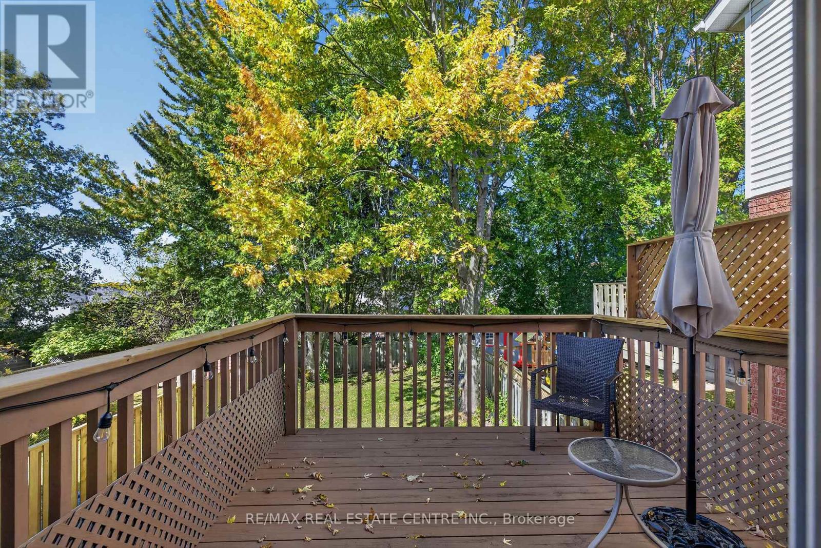 122 MOSS PLACE - 15