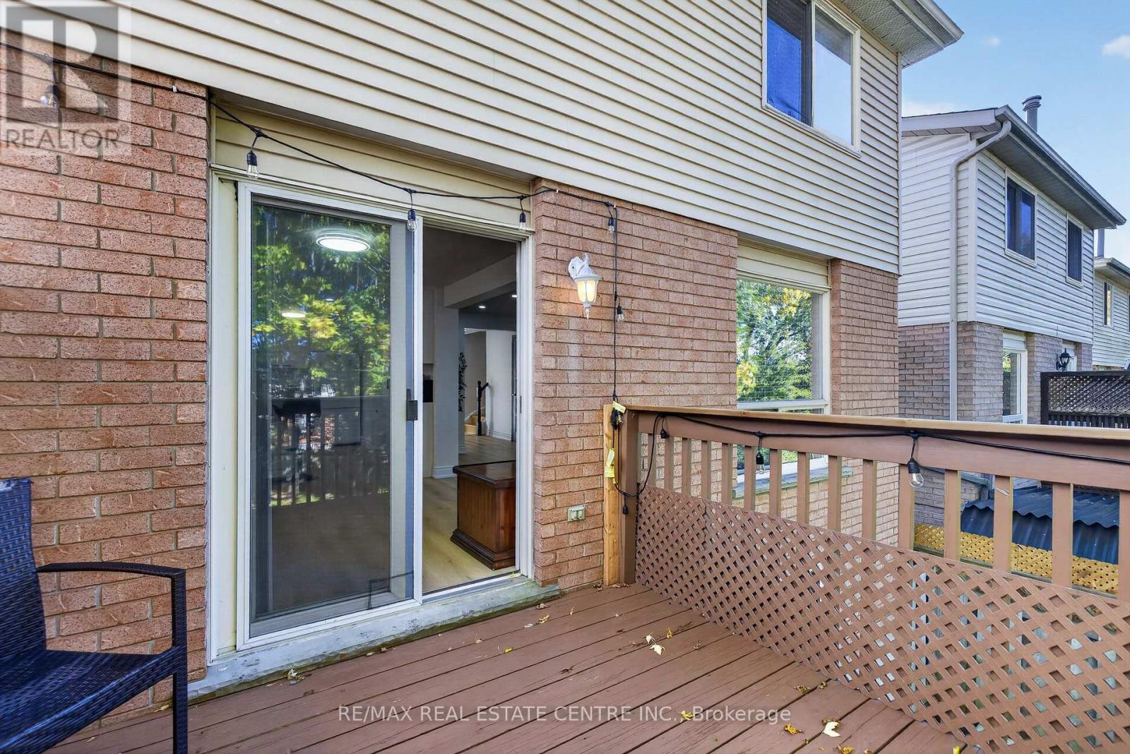 122 MOSS PLACE - 16