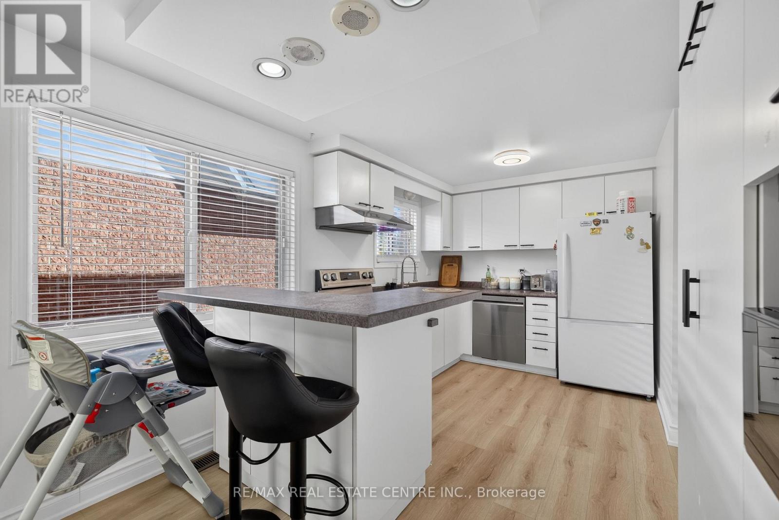122 MOSS PLACE - 18