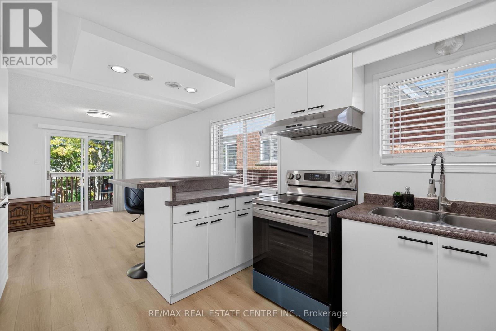 122 MOSS PLACE - 20