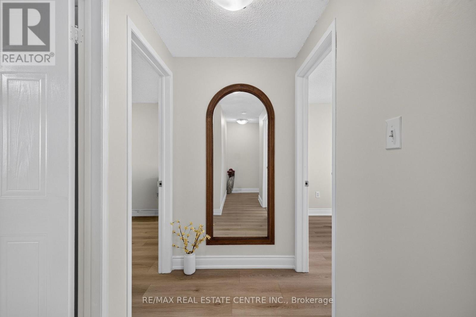 122 MOSS PLACE - 23